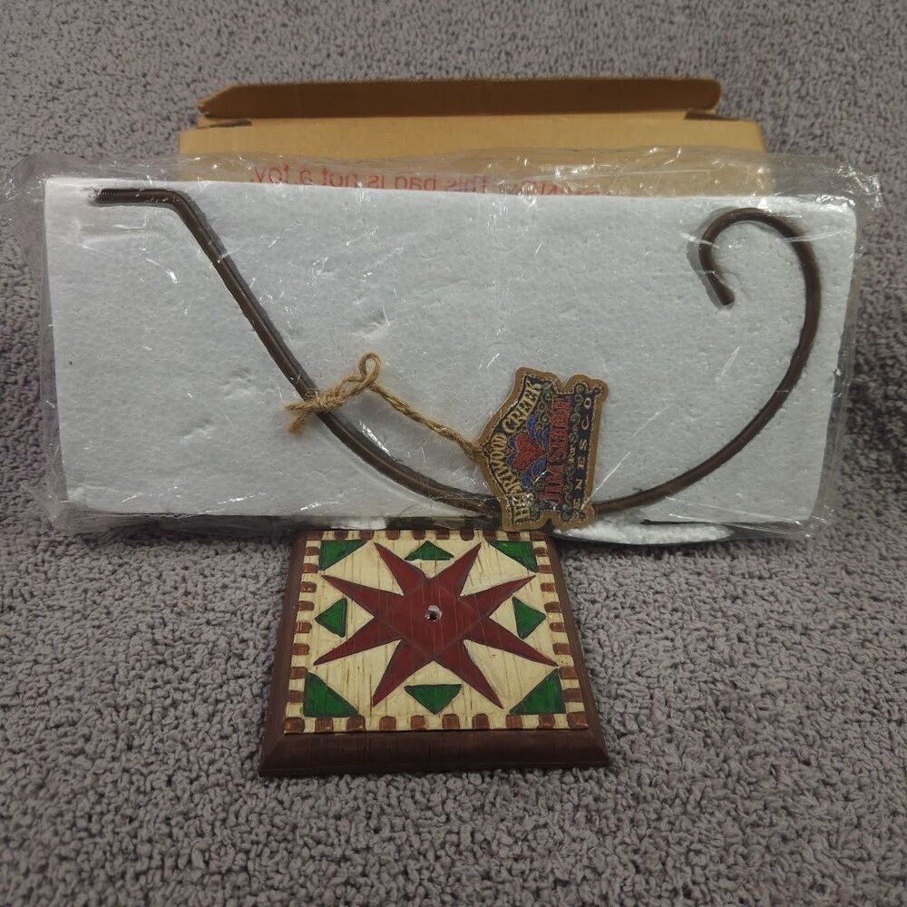 Jim Shore Heartwood Creek Ornament Holder with Quilt Pattern on Wood Base 105184